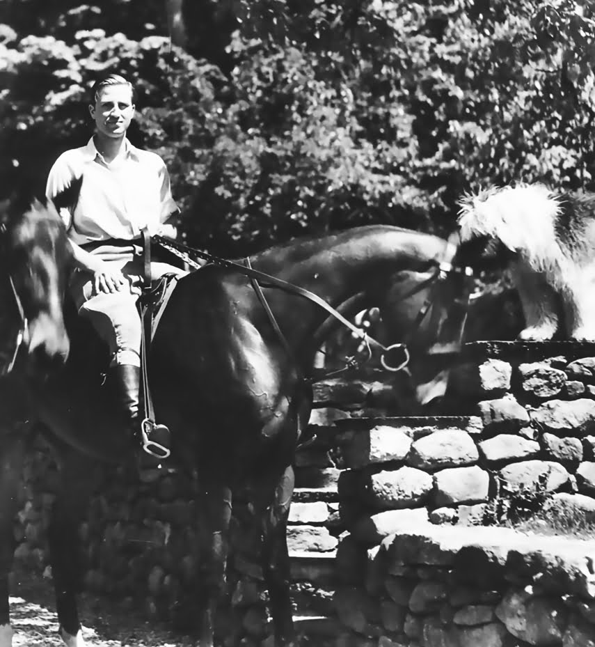 Hiss on horse